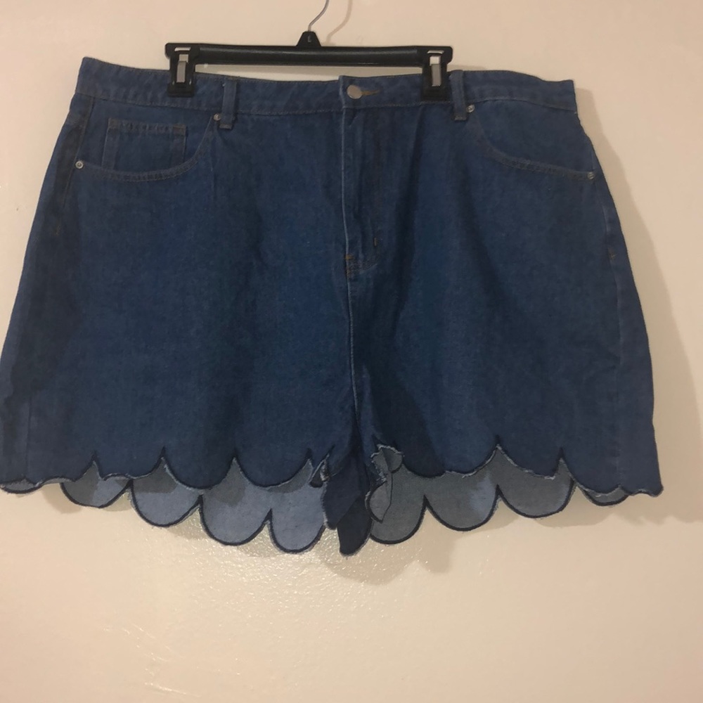 Plus size jean flower shorts